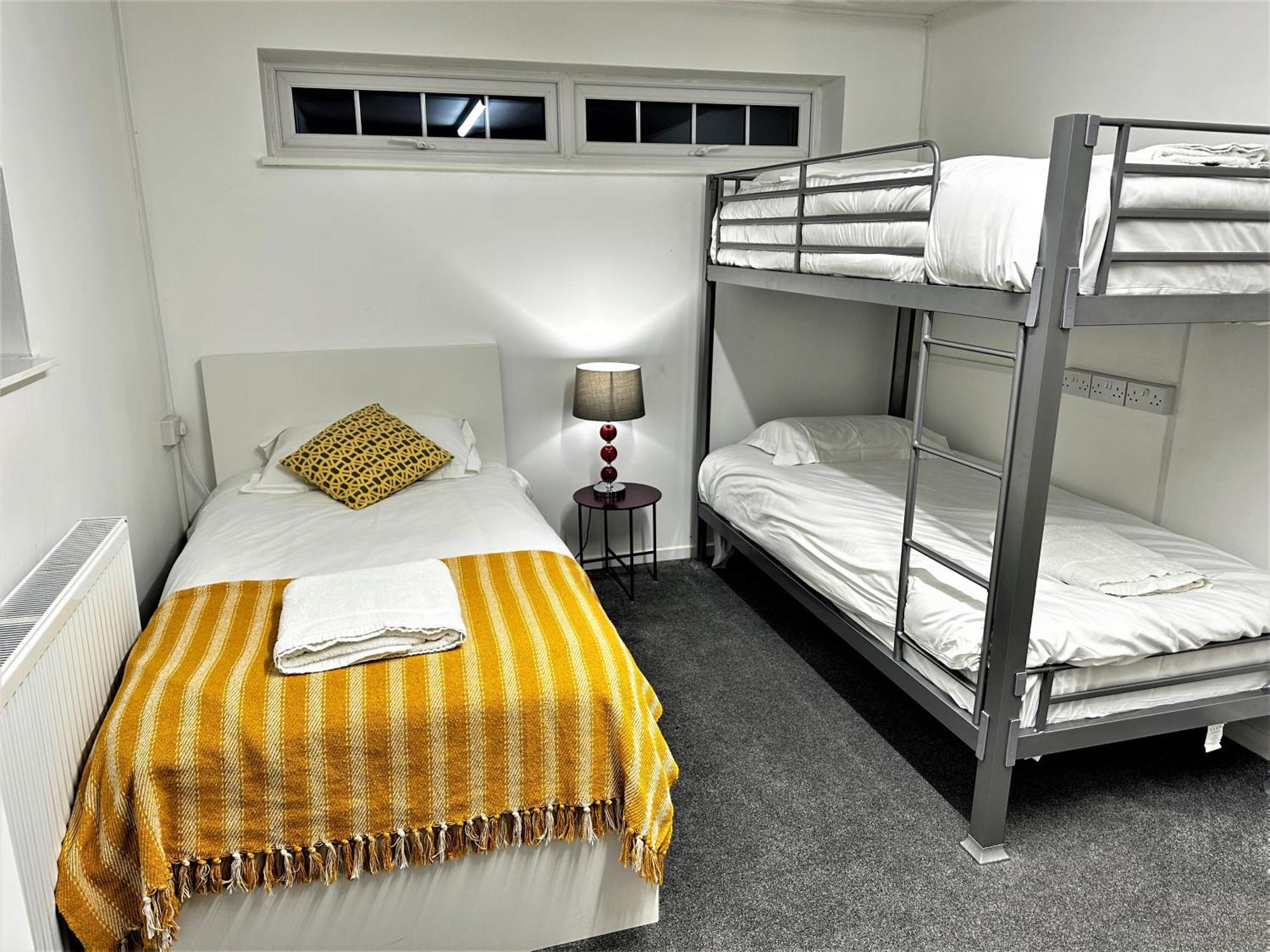 Kennedy Villa - 5 Bedroom House With Hot Tub, Wifi, Free Parkings, Close To Bicester Village Buitenkant foto