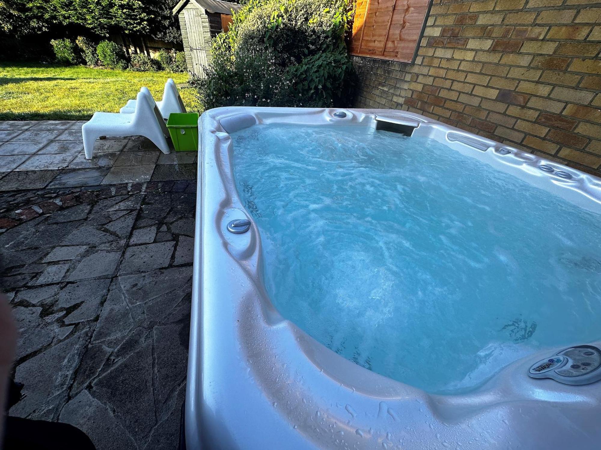 Kennedy Villa - 5 Bedroom House With Hot Tub, Wifi, Free Parkings, Close To Bicester Village Buitenkant foto