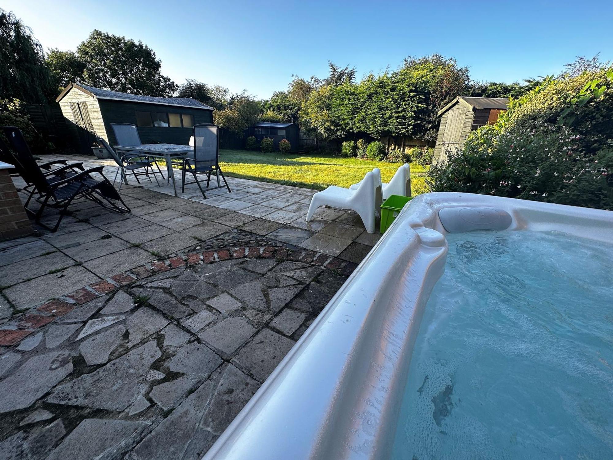 Kennedy Villa - 5 Bedroom House With Hot Tub, Wifi, Free Parkings, Close To Bicester Village Buitenkant foto
