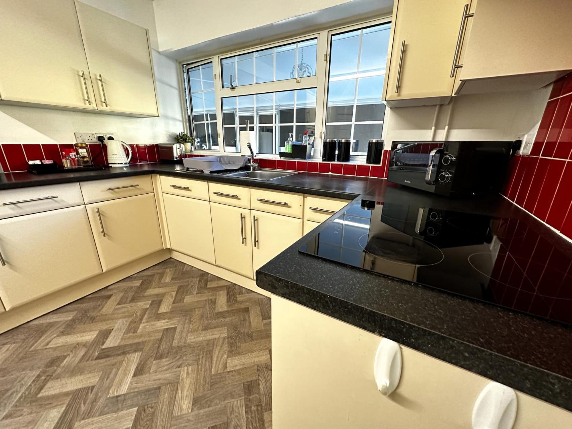 Kennedy Villa - 5 Bedroom House With Hot Tub, Wifi, Free Parkings, Close To Bicester Village Buitenkant foto