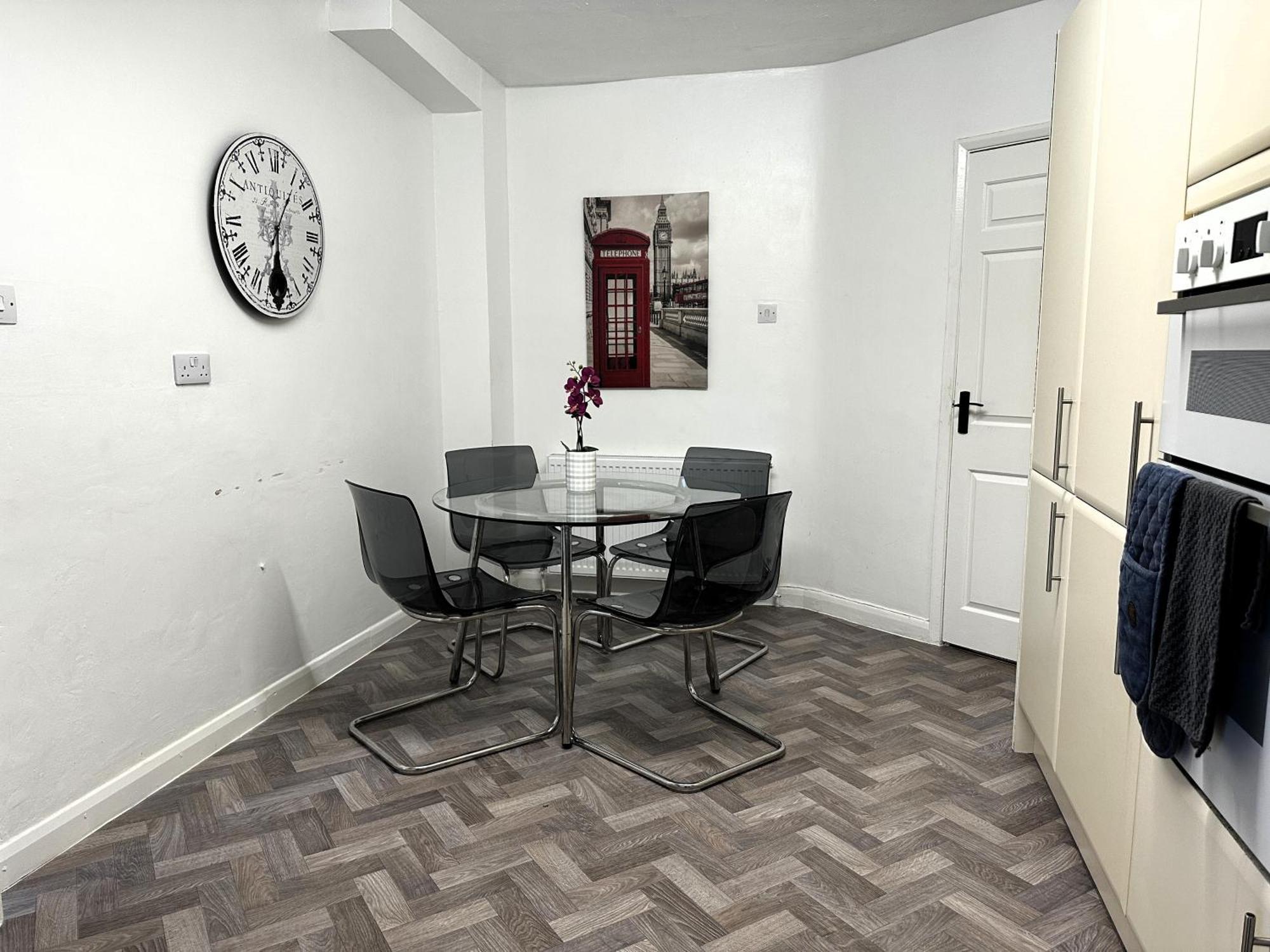 Kennedy Villa - 5 Bedroom House With Hot Tub, Wifi, Free Parkings, Close To Bicester Village Buitenkant foto