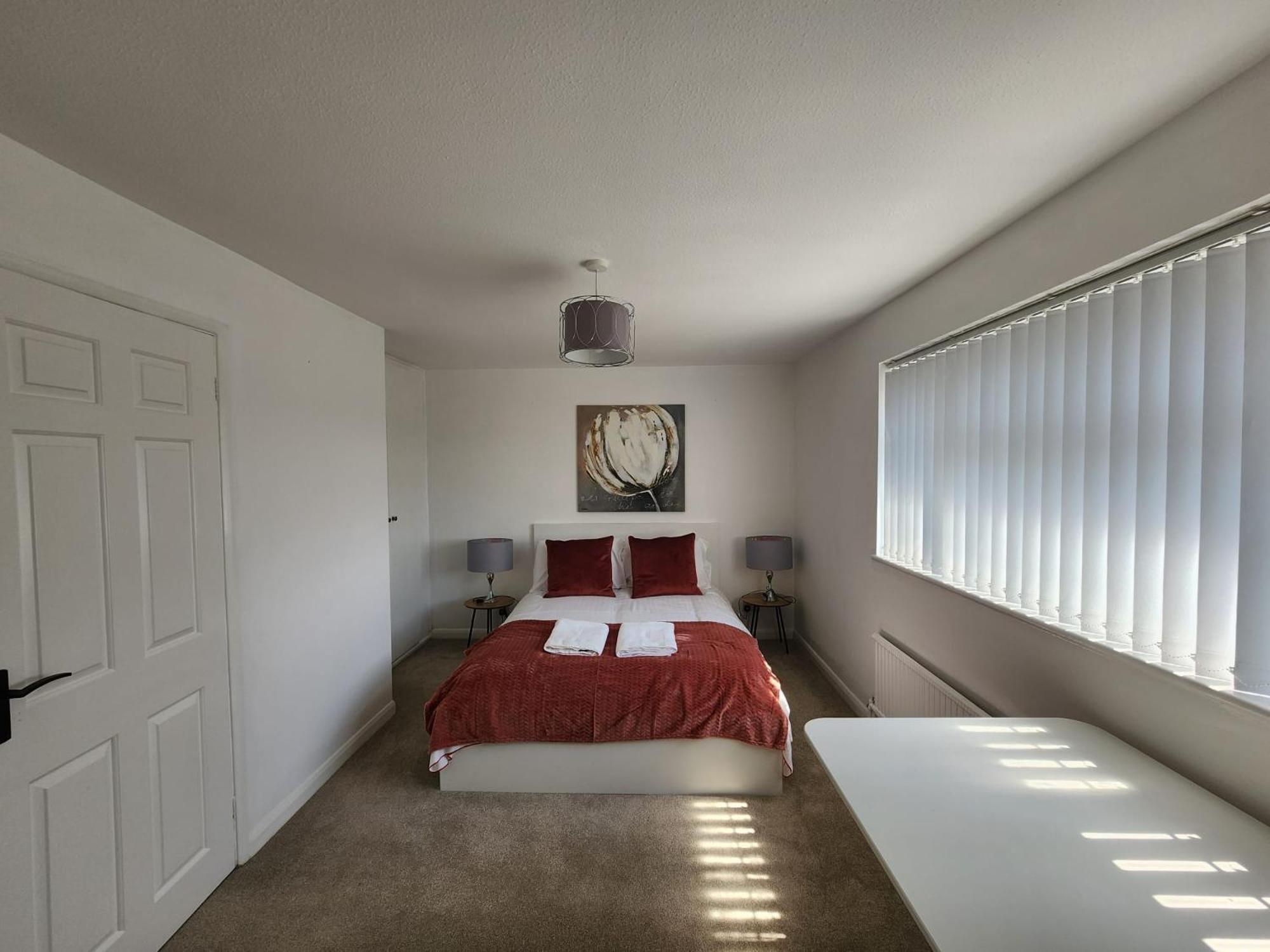 Kennedy Villa - 5 Bedroom House With Hot Tub, Wifi, Free Parkings, Close To Bicester Village Buitenkant foto
