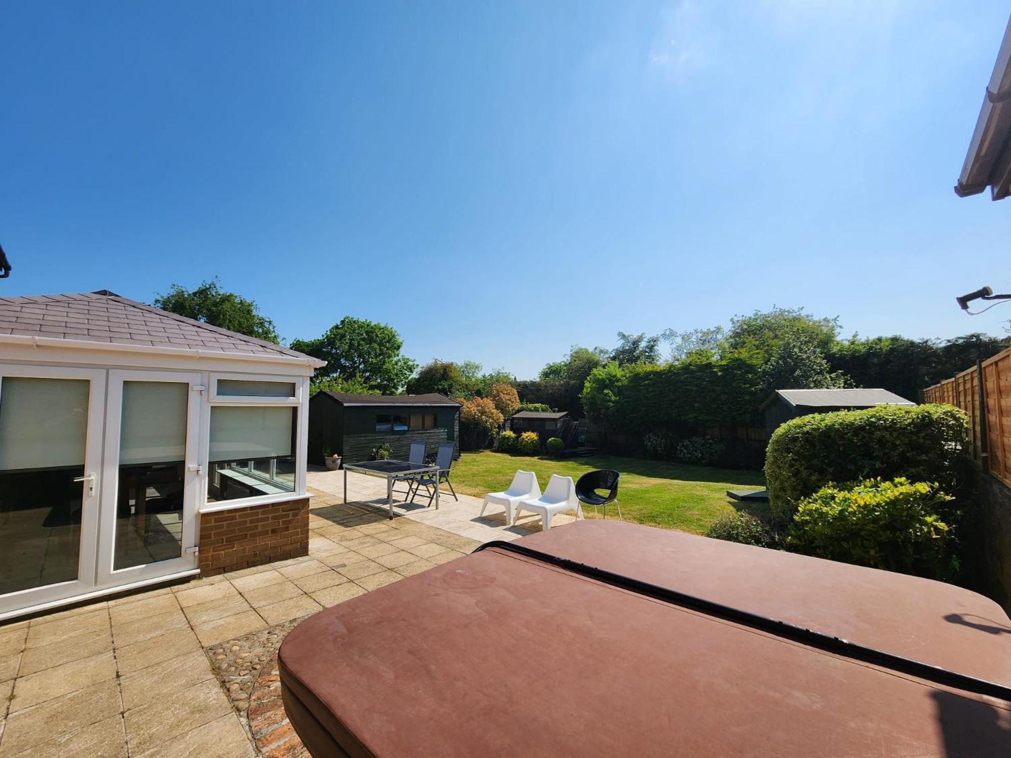 Kennedy Villa - 5 Bedroom House With Hot Tub, Wifi, Free Parkings, Close To Bicester Village Buitenkant foto