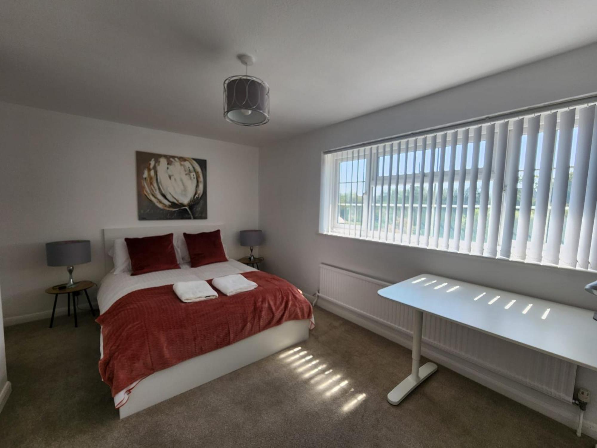 Kennedy Villa - 5 Bedroom House With Hot Tub, Wifi, Free Parkings, Close To Bicester Village Buitenkant foto