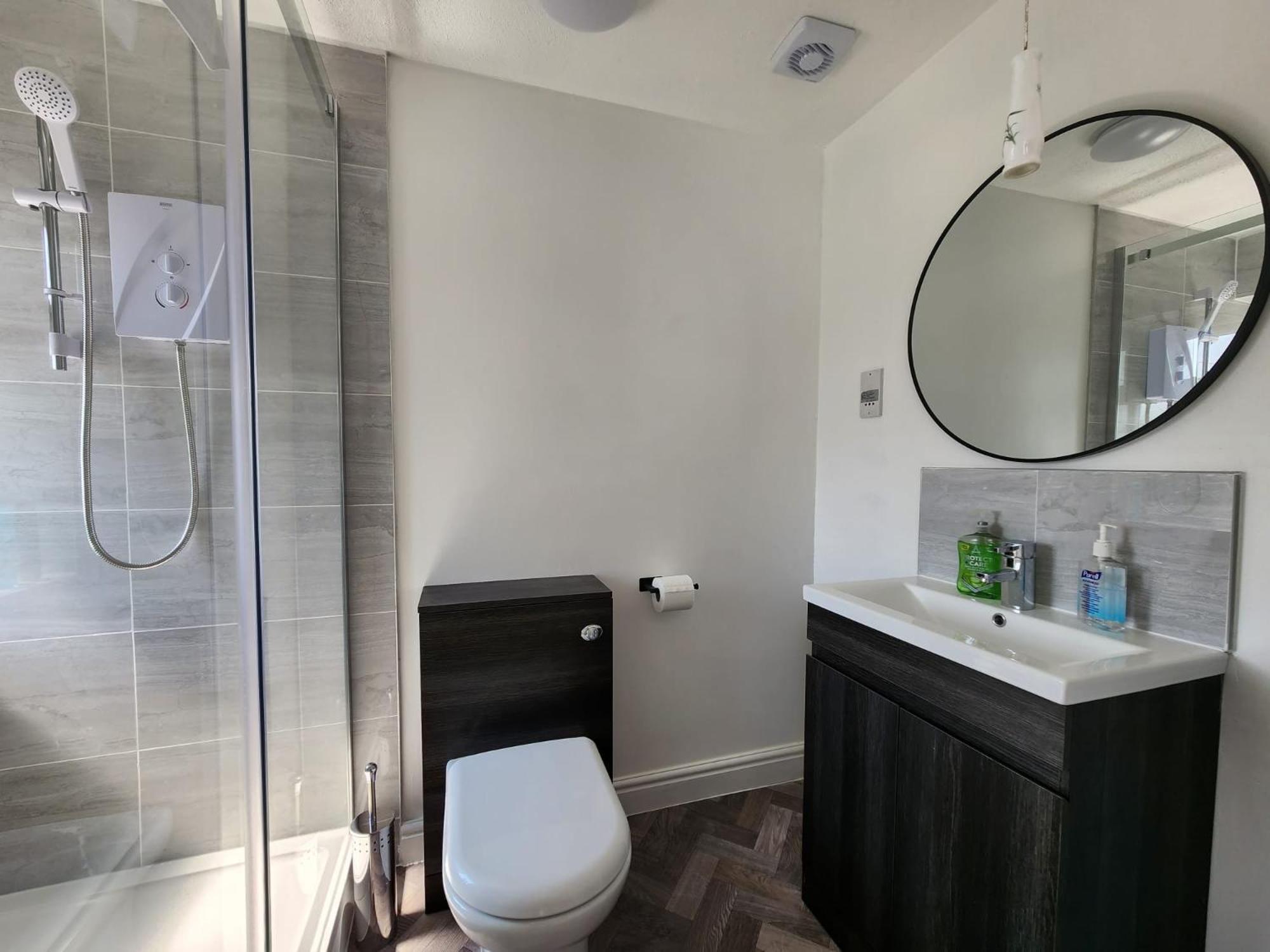 Kennedy Villa - 5 Bedroom House With Hot Tub, Wifi, Free Parkings, Close To Bicester Village Buitenkant foto