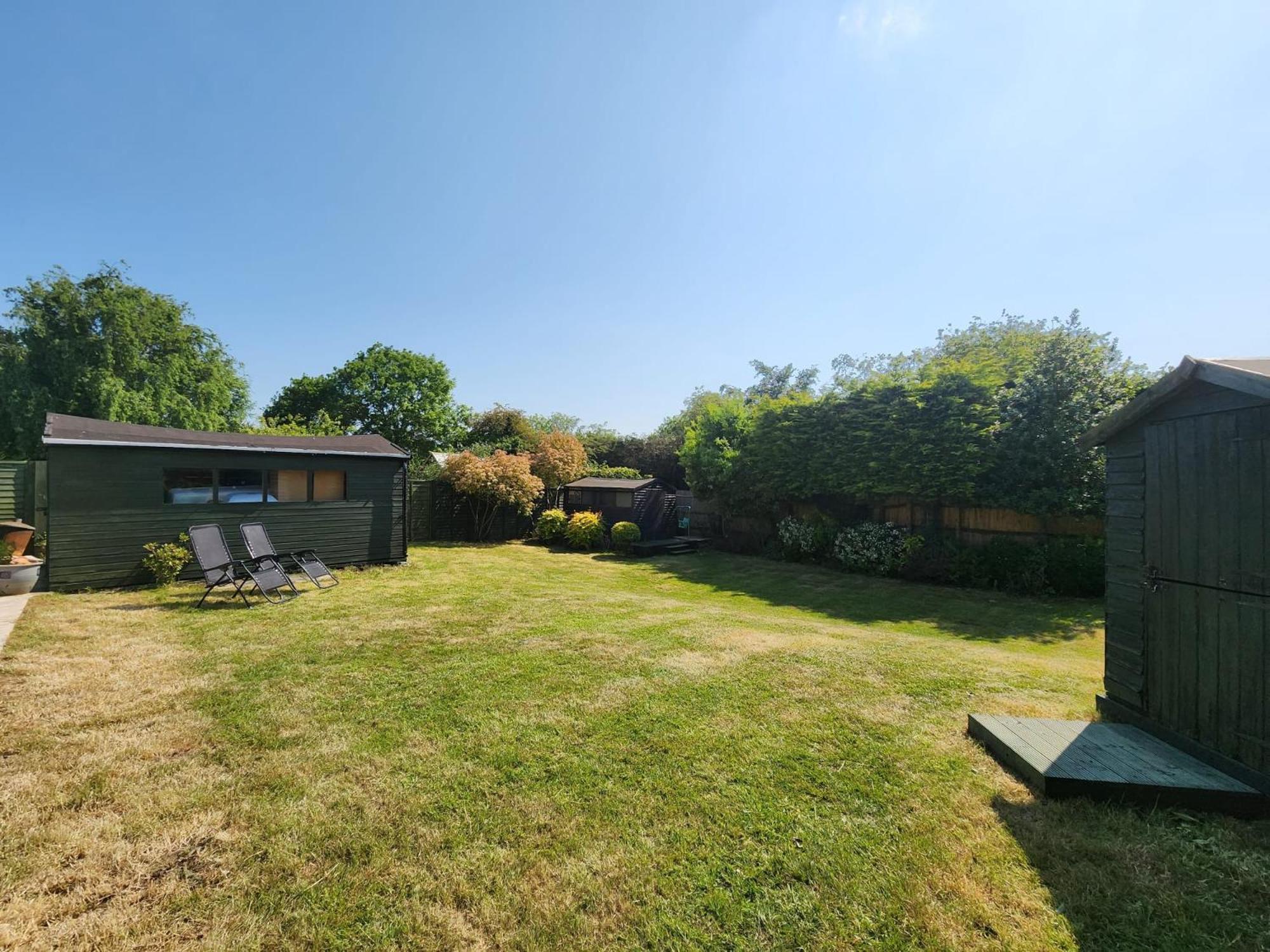Kennedy Villa - 5 Bedroom House With Hot Tub, Wifi, Free Parkings, Close To Bicester Village Buitenkant foto