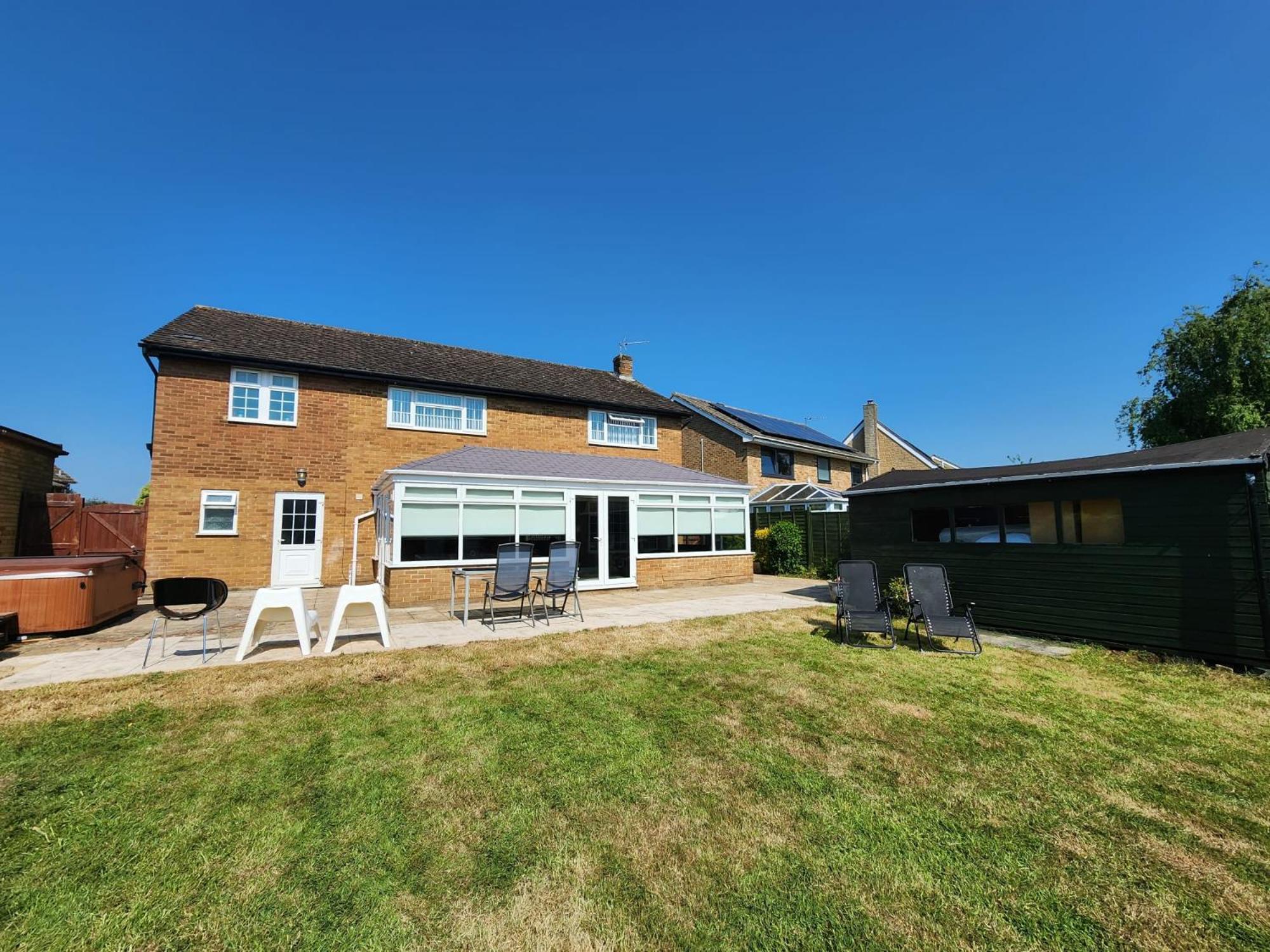 Kennedy Villa - 5 Bedroom House With Hot Tub, Wifi, Free Parkings, Close To Bicester Village Buitenkant foto