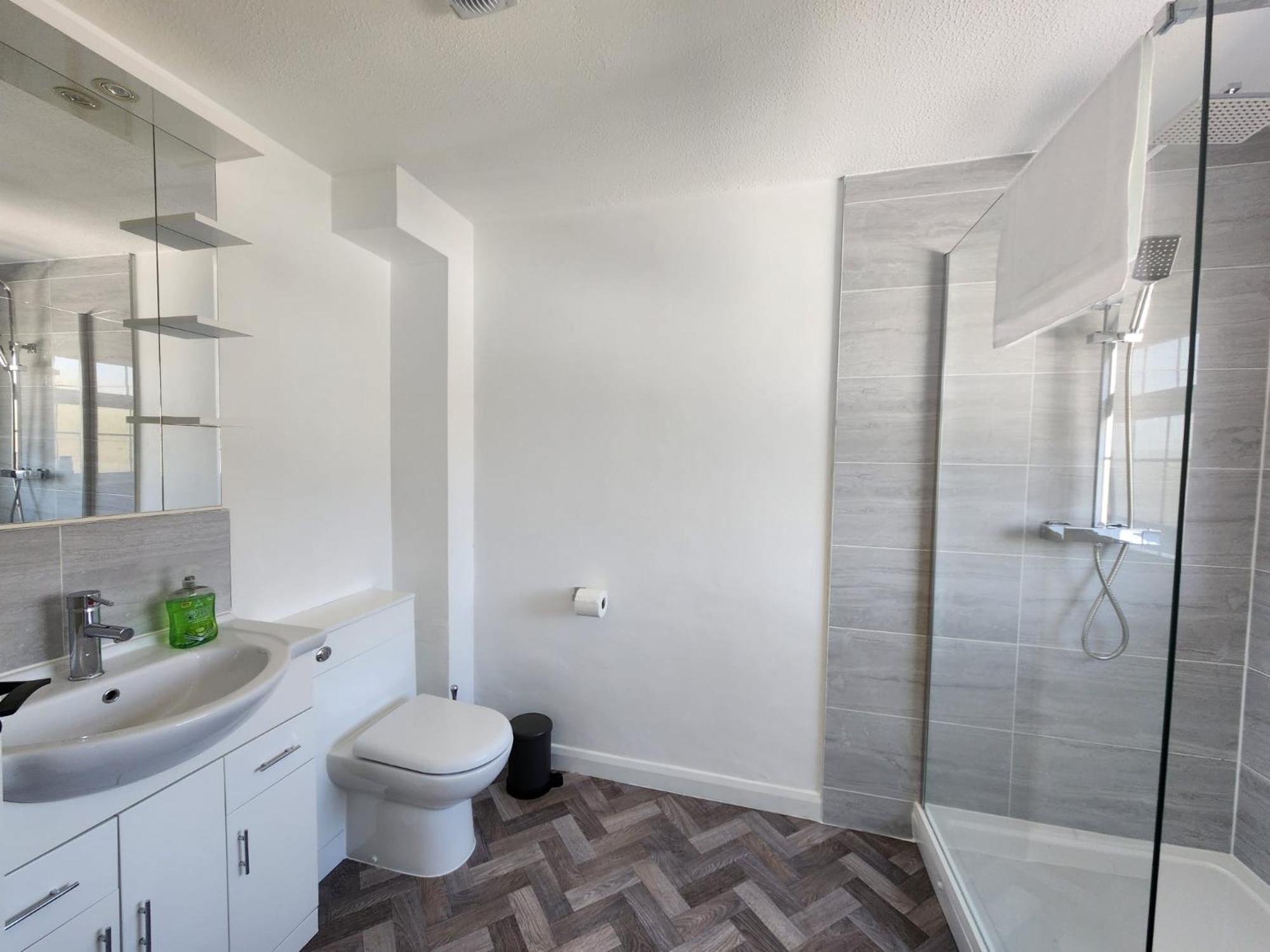 Kennedy Villa - 5 Bedroom House With Hot Tub, Wifi, Free Parkings, Close To Bicester Village Buitenkant foto
