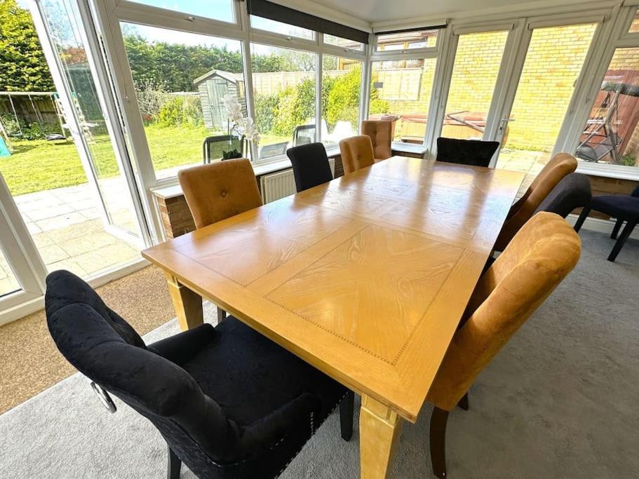 Kennedy Villa - 5 Bedroom House With Hot Tub, Wifi, Free Parkings, Close To Bicester Village Buitenkant foto