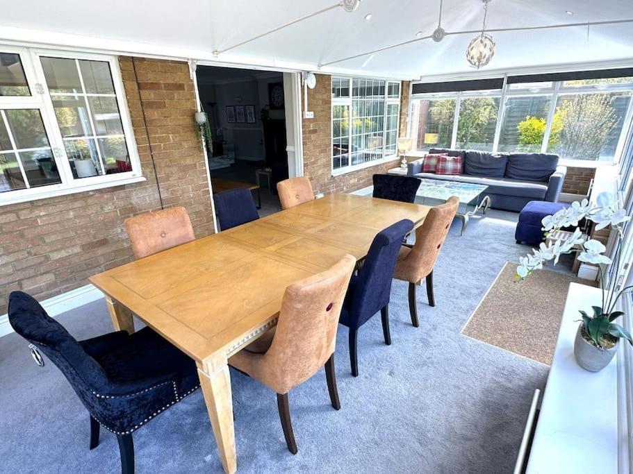 Kennedy Villa - 5 Bedroom House With Hot Tub, Wifi, Free Parkings, Close To Bicester Village Buitenkant foto