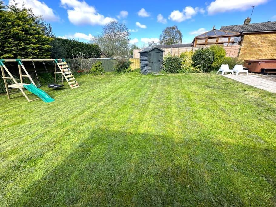 Kennedy Villa - 5 Bedroom House With Hot Tub, Wifi, Free Parkings, Close To Bicester Village Buitenkant foto