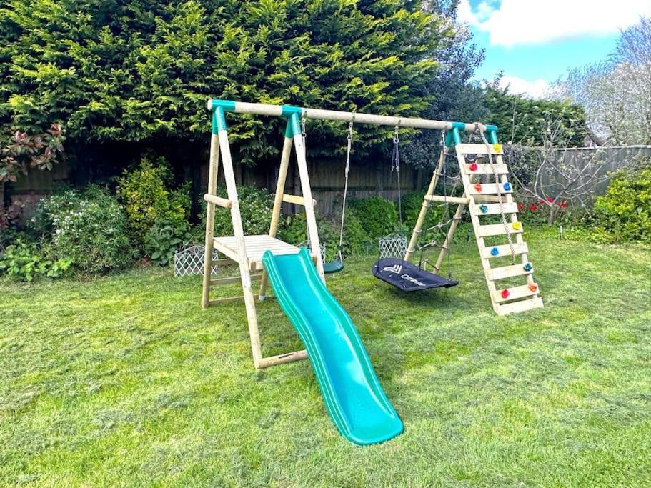 Kennedy Villa - 5 Bedroom House With Hot Tub, Wifi, Free Parkings, Close To Bicester Village Buitenkant foto